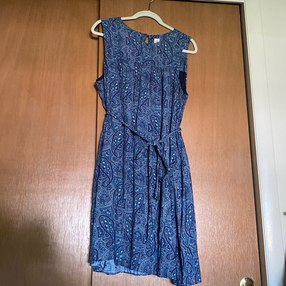 GAP sleeveless shift dress with belt/tie